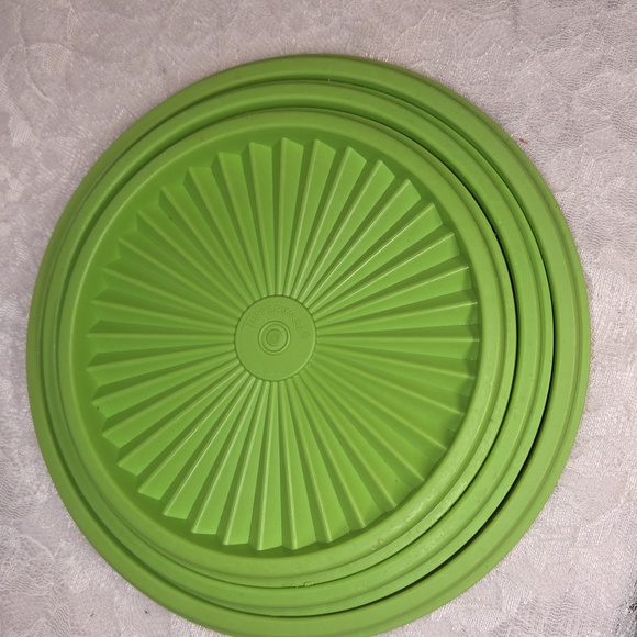 Tupperware: 3 Container Set with Lids - Picture 8 of 8